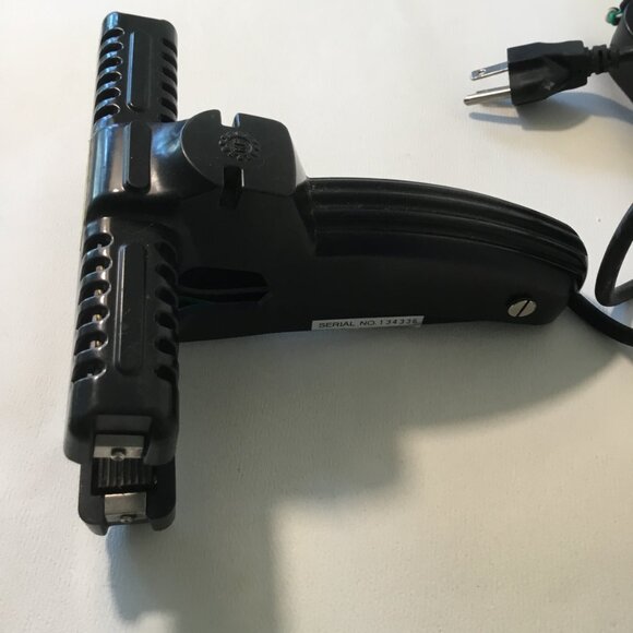 Uline H-1069 Crimper Hand Sealer 6" with Foot Pedal - Picture 2 of 11